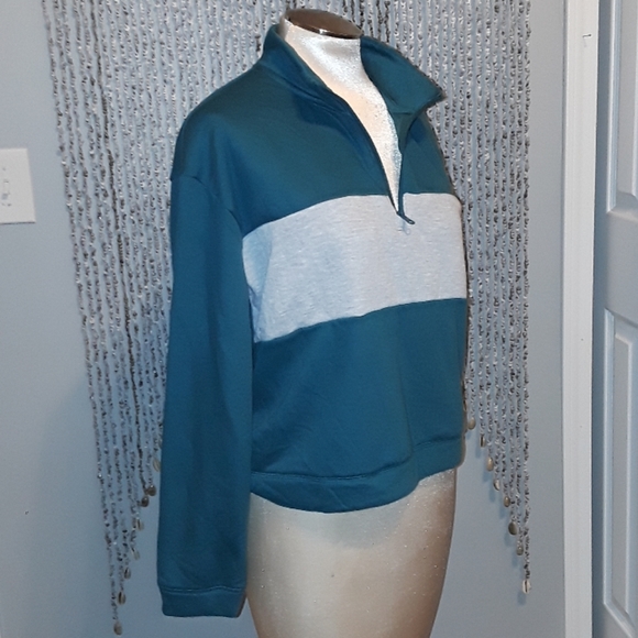 I'm selling this new sweater with tags. - Picture 2 of 3